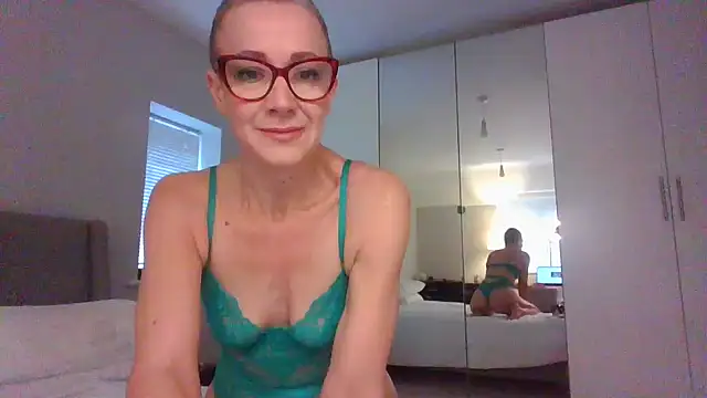 Snapshot of ELEGANT-ARIA36 chatting on December 18, 2024, 11:13 am ELEGANT-ARIA36 online show from December 18, 2024, 11:13 am