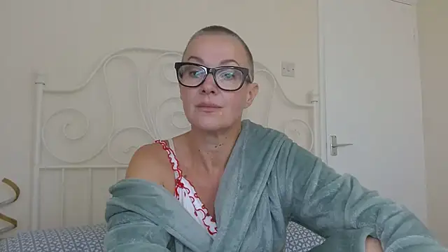 Snapshot of ELEGANT-ARIA36 chatting on October 7, 2025, 12:35 pm ELEGANT-ARIA36 online show from October 7, 2025, 12:35 pm