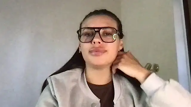Snapshot of MoonriseGoddess chatting on June 2, 2026, 9:33 am MoonriseGoddess online show from June 2, 2026, 9:33 am