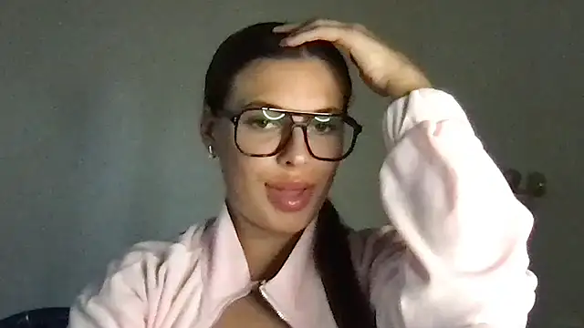 Snapshot of MoonriseGoddess chatting on June 3, 2026, 3:50 pm MoonriseGoddess online show from June 3, 2026, 3:50 pm