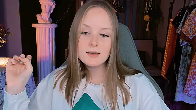 Snapshot of VivienLeeigh chatting on December 28, 2024, 7:11 pm VivienLeeigh online show from December 28, 2024, 7:11 pm