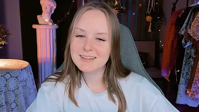 Snapshot of VivienLeeigh chatting on December 28, 2024, 10:13 pm VivienLeeigh online show from December 28, 2024, 10:13 pm