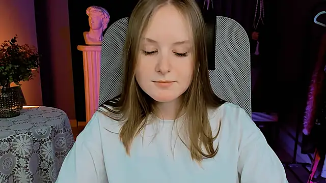 Snapshot of VivienLeeigh chatting on January 10, 2025, 7:21 pm VivienLeeigh online show from January 10, 2025, 7:21 pm