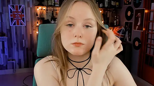 Snapshot of VivienLeeigh chatting on January 14, 2025, 1:17 pm VivienLeeigh online show from January 14, 2025, 1:17 pm