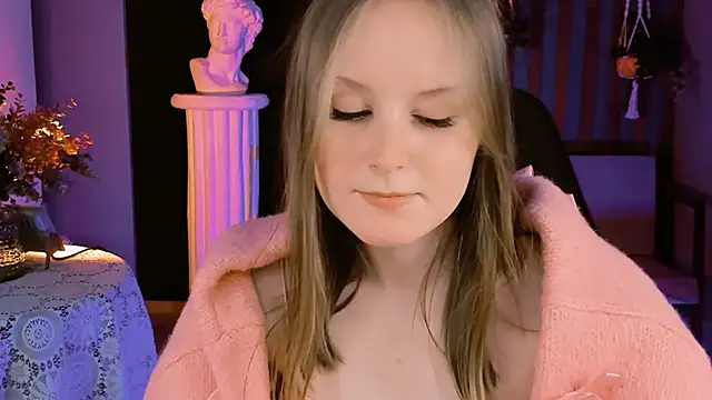 Snapshot of VivienLeeigh chatting on January 24, 2025, 7:18 pm VivienLeeigh online show from January 24, 2025, 7:18 pm