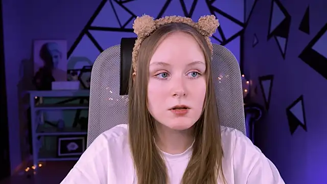 Snapshot of VivienLeeigh chatting on February 13, 2025, 7:21 pm VivienLeeigh online show from February 13, 2025, 7:21 pm