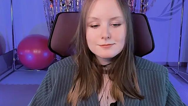 Snapshot of VivienLeeigh chatting on February 16, 2025, 12:10 pm VivienLeeigh online show from February 16, 2025, 12:10 pm