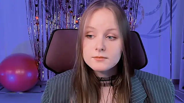 Snapshot of VivienLeeigh chatting on February 16, 2025, 6:21 pm VivienLeeigh online show from February 16, 2025, 6:21 pm