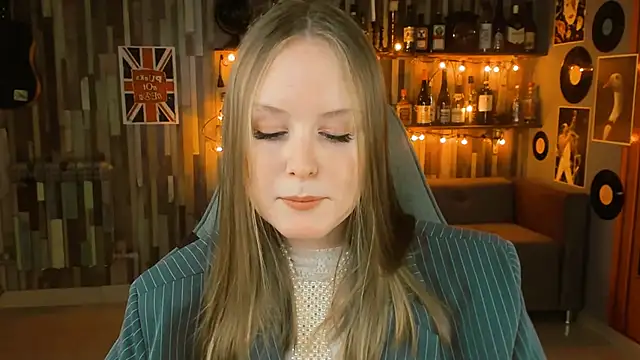 Snapshot of VivienLeeigh chatting on February 20, 2025, 4:14 pm VivienLeeigh online show from February 20, 2025, 4:14 pm