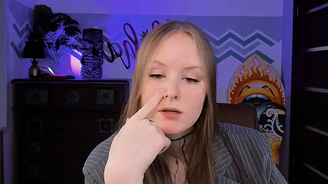 Snapshot of VivienLeeigh chatting on February 23, 2025, 12:16 pm VivienLeeigh online show from February 23, 2025, 12:16 pm