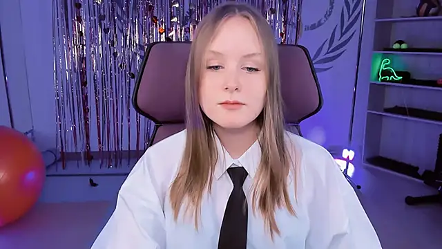 Snapshot of VivienLeeigh chatting on March 9, 2025, 12:09 pm VivienLeeigh online show from March 9, 2025, 12:09 pm