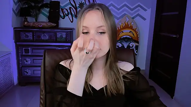 Snapshot of VivienLeeigh chatting on March 12, 2025, 7:28 pm VivienLeeigh online show from March 12, 2025, 7:28 pm