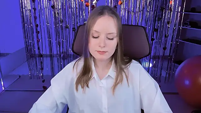 Snapshot of VivienLeeigh chatting on March 17, 2025, 4:22 pm VivienLeeigh online show from March 17, 2025, 4:22 pm