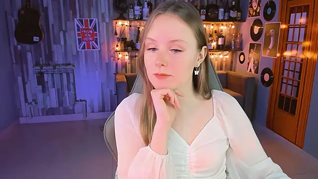 Snapshot of VivienLeeigh chatting on March 18, 2025, 10:37 pm VivienLeeigh online show from March 18, 2025, 10:37 pm