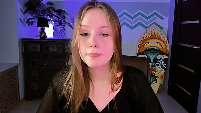 Snapshot of VivienLeeigh chatting on March 22, 2025, 9:24 am VivienLeeigh online show from March 22, 2025, 9:24 am