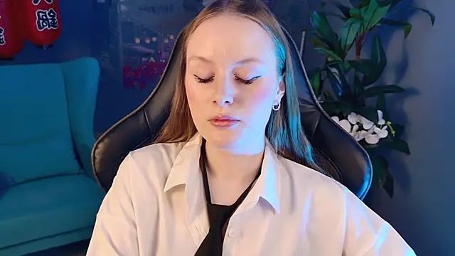 Snapshot of VivienLeeigh chatting on November 10, 2025, 10:14 am VivienLeeigh online show from November 10, 2025, 10:14 am