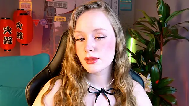 Snapshot of VivienLeeigh chatting on November 22, 2025, 9:08 am VivienLeeigh online show from November 22, 2025, 9:08 am