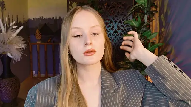 Snapshot of VivienLeeigh chatting on November 28, 2025, 1:14 pm VivienLeeigh online show from November 28, 2025, 1:14 pm