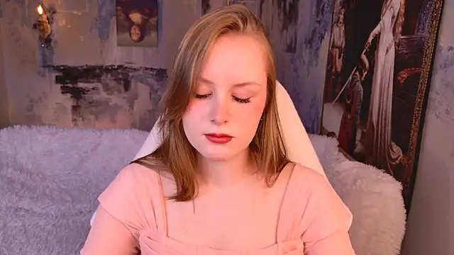 VivienLeeigh online show from March 3, 2026, 5:35 am