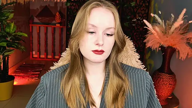 VivienLeeigh online show from April 28, 2026, 5:23 am