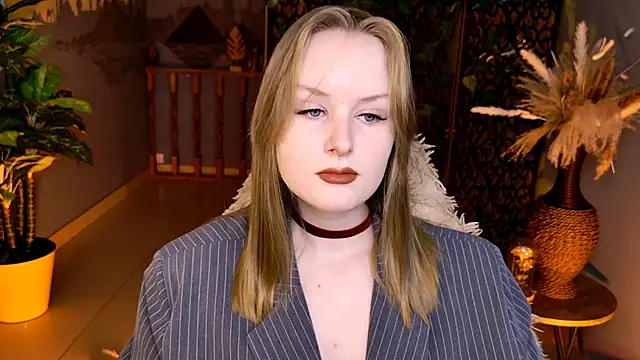 VivienLeeigh online show from June 5, 2026, 5:14 am
