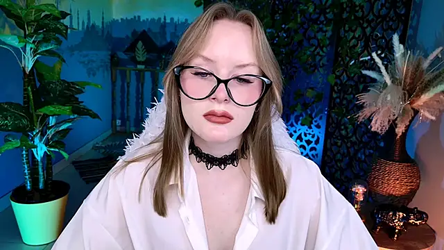 VivienLeeigh online show from June 27, 2026, 5:12 am