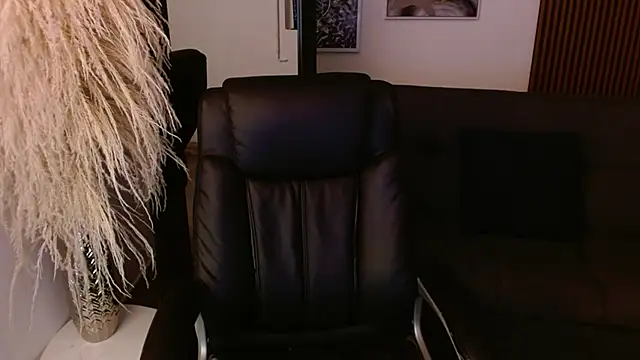 crimson tati  online show from December 10, 2024, 5:28 am