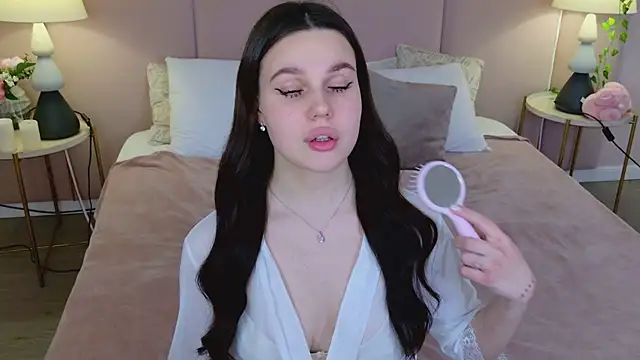 RihannaRose online show from March 4, 2025, 11:32 pm