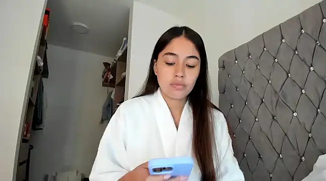 AriaMontgomery online show from December 20, 2024, 8:23 pm