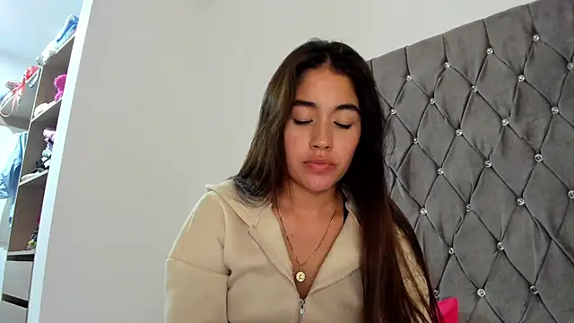 AriaMontgomery online show from January 4, 2025, 9:32 am