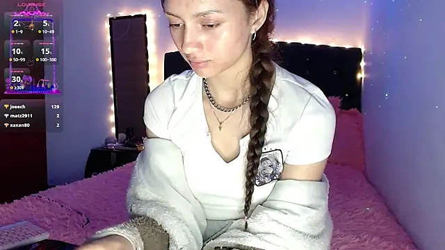 holy juli online show from March 15, 2025, 9:52 am