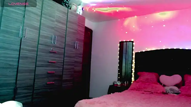 holy juli online show from November 15, 2025, 4:10 am