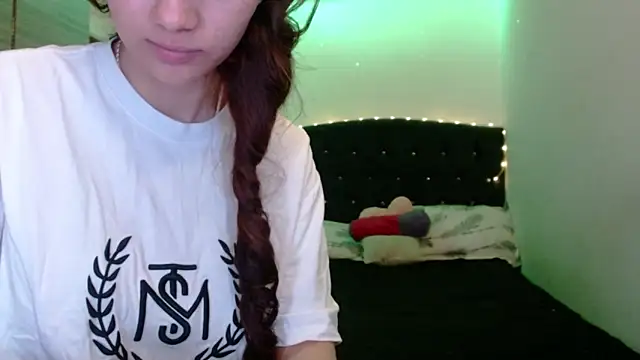 Snapshot of holy_juli chatting on May 25, 2026, 4:07 am holy juli online show from May 25, 2026, 4:07 am
