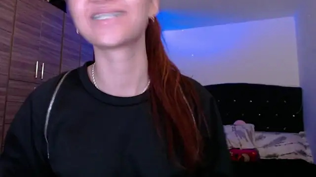 Snapshot of holy_juli chatting on June 7, 2026, 3:54 am holy juli online show from June 7, 2026, 3:54 am