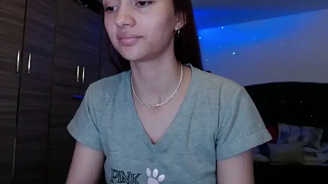 Snapshot of holy_juli chatting on June 8, 2026, 3:29 am holy juli online show from June 8, 2026, 3:29 am