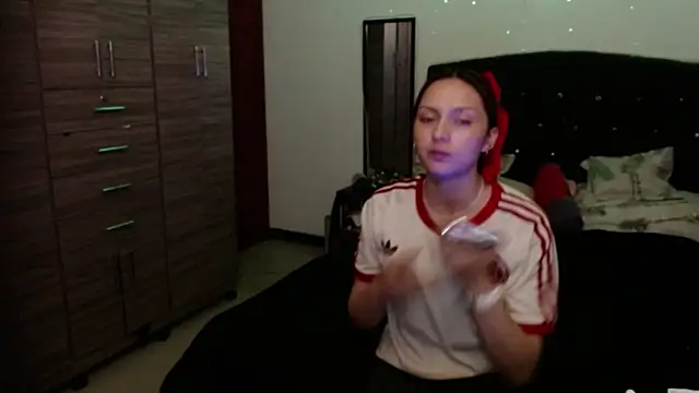 holy juli online show from June 18, 2026, 4:24 am