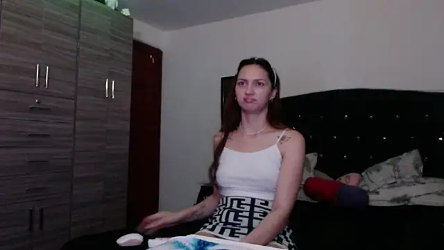 holy juli online show from June 25, 2026, 5:12 am