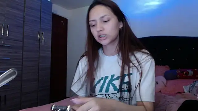 holy juli online show from July 18, 2026, 3:44 am