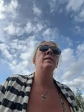 Snapshot of sexylady1983 chatting on August 1, 2026, 6:51 pm sexylady1983 online show from August 1, 2026, 6:51 pm