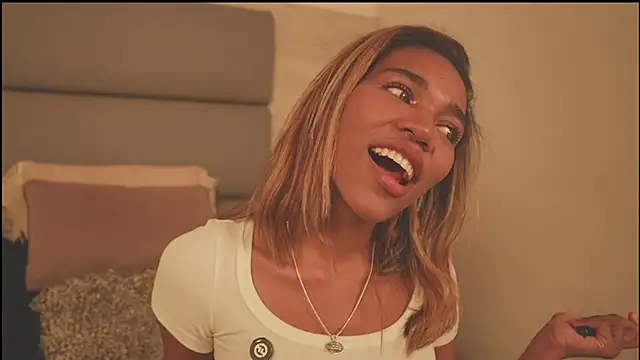 Lily Miiller online show from February 17, 2026, 8:04 pm