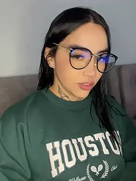 Snapshot of Nickiiiii chatting on February 7, 2025, 4:59 am Nickiiiii online show from February 7, 2025, 4:59 am