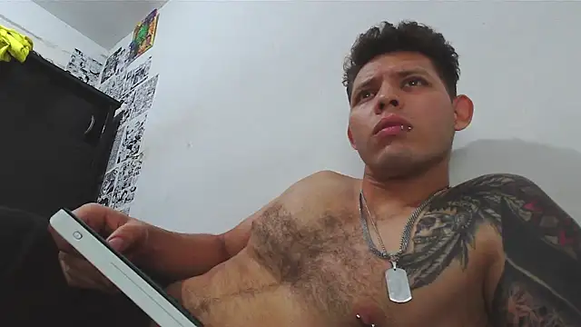 Snapshot of King_russo chatting on February 4, 2025, 5:21 am King russo online show from February 4, 2025, 5:21 am