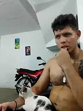 Snapshot of King_russo chatting on February 6, 2025, 12:43 am King russo online show from February 6, 2025, 12:43 am