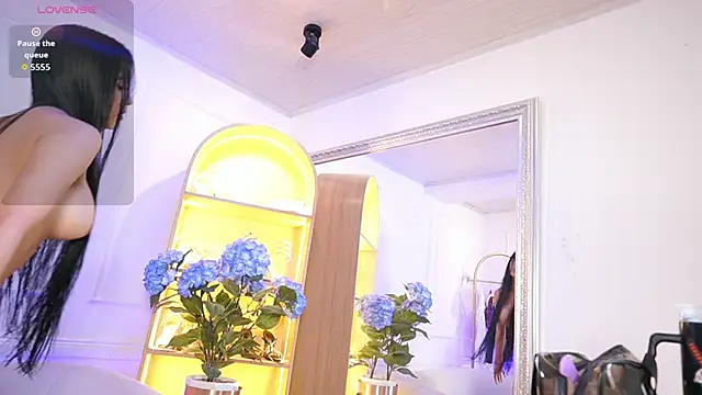 elasummer online show from December 17, 2025, 12:33 pm