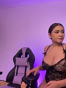 Snapshot of celine_bell20 chatting on August 4, 2026, 10:12 pm celine bell20 online show from August 4, 2026, 10:12 pm