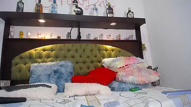 EMILY ROUSSE71 online show from March 2, 2025, 12:32 pm