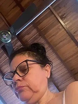 Snapshot of Sharongirl07 chatting on May 11, 2026, 11:27 am Sharongirl07 online show from May 11, 2026, 11:27 am
