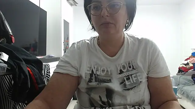 Amandamuller1982 online show from October 26, 2025, 8:04 pm