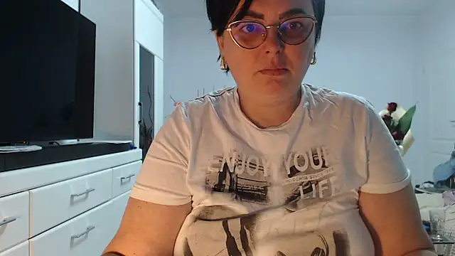 Amandamuller1982 online show from March 3, 2026, 10:04 pm