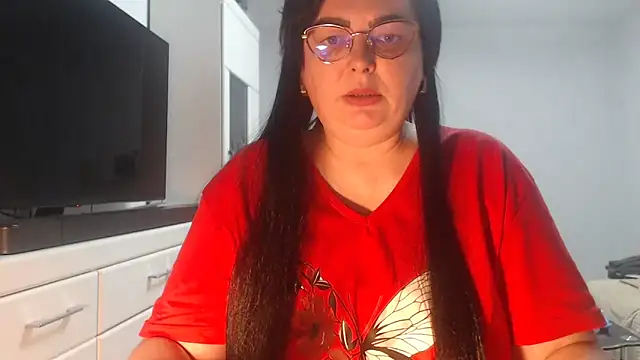 Amandamuller1982 online show from April 29, 2026, 8:04 pm